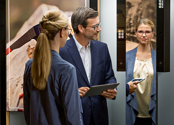 Práce na počítači a unavené oči: Pomohou vám brýle s filtrem modrého světla?